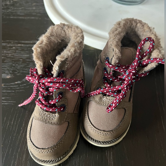 OshKosh fleece lined winter boots - Picture 2 of 5